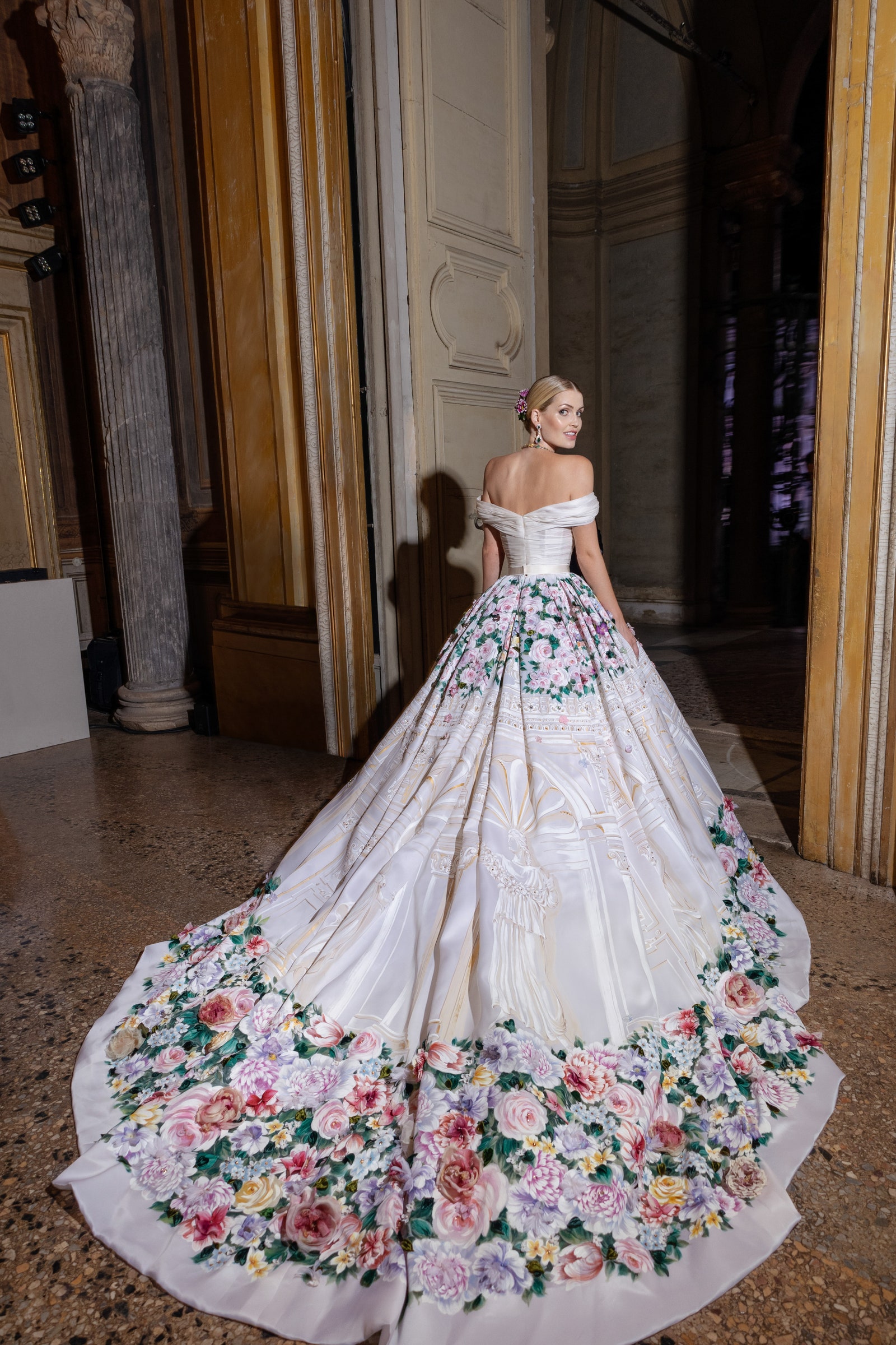 Dolce ☀ Gabbana wedding dress | Hello.